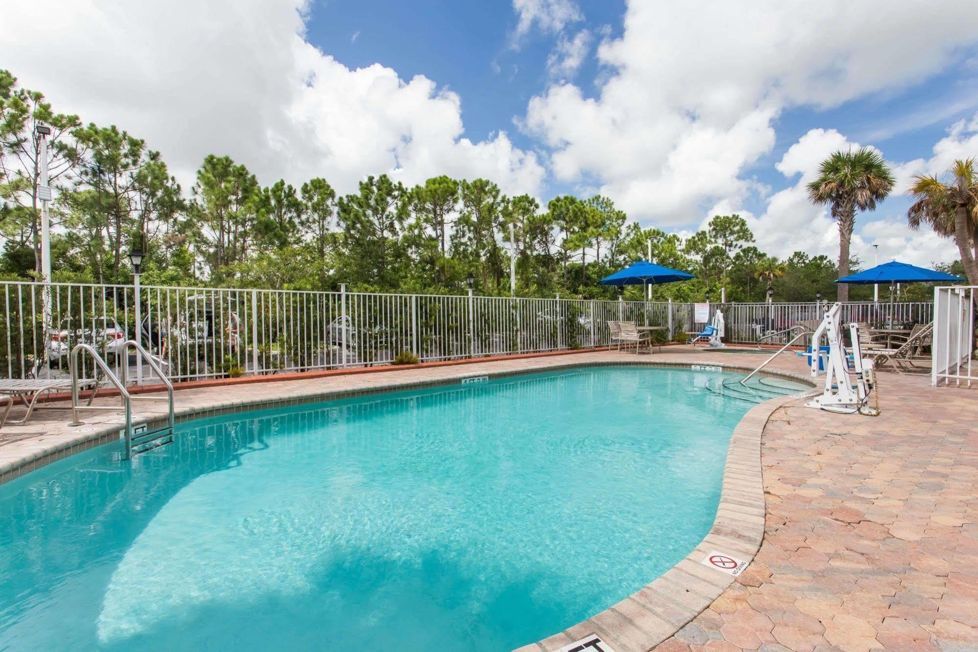 Days Inn & Suites By Wyndham Fort Pierce I-95 Luaran gambar